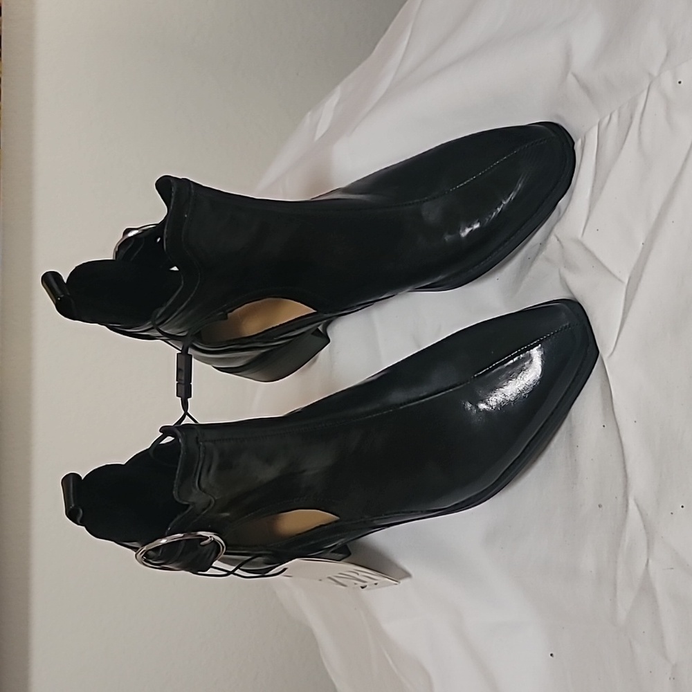 ZARA FLAT HEEL BUCKLE BOOTS W/OPENINGS NWT SIZE 37 BLACK